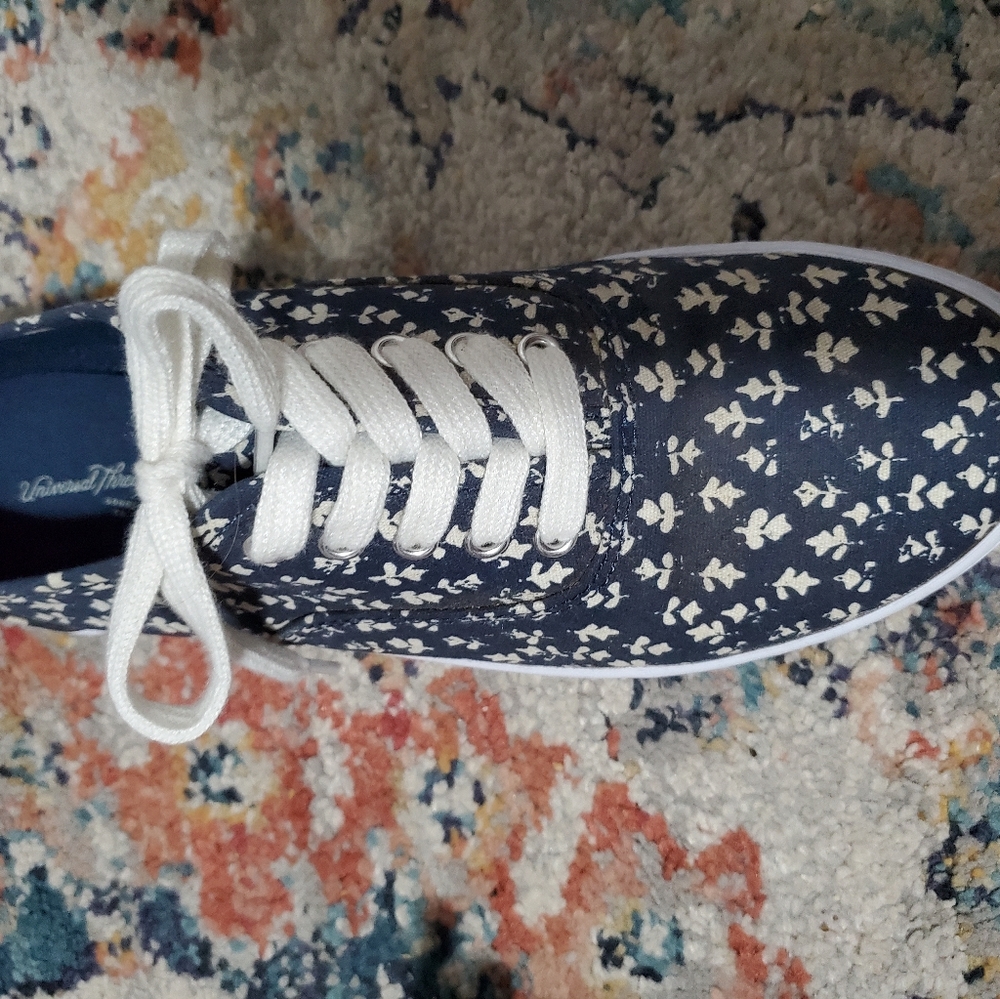 Canvas Shoes - Picture 3 of 5